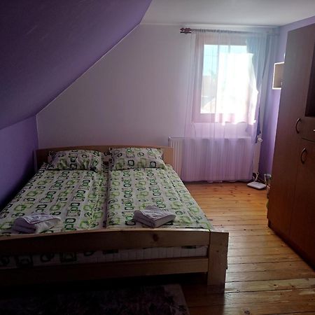 Rita Vendeghaz Apartment Ciumani Room photo